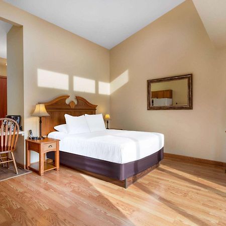 Tamarack Wisconsin Dells, A Ramada By Wyndham Hotel Lake Delton Ngoại thất bức ảnh